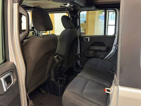 Used 2023 Jeep Wrangler Unlimited Sahara image 13