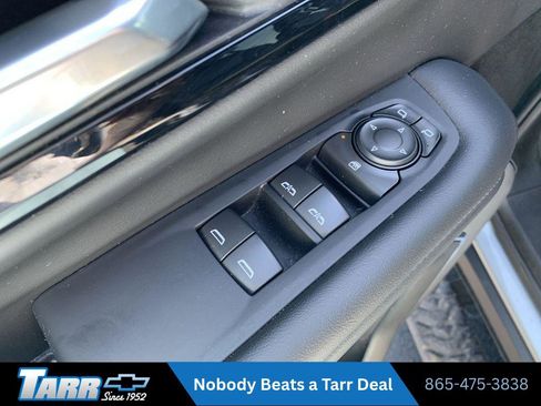 Used 2025 Chevrolet Suburban Z71 AWD/4WD image 15