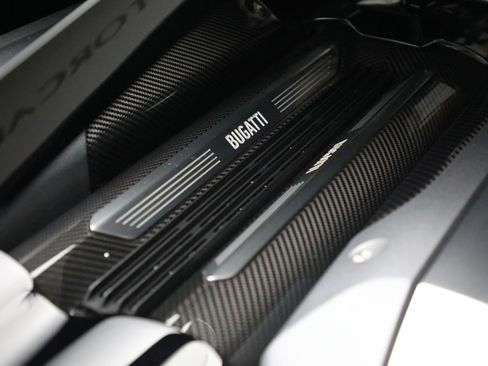 Used 2020 Bugatti Chiron image 31