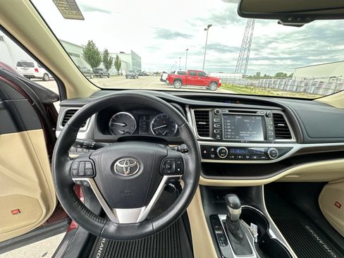 Used 2015 Toyota Highlander Limited Platinum AWD/4WD image 11