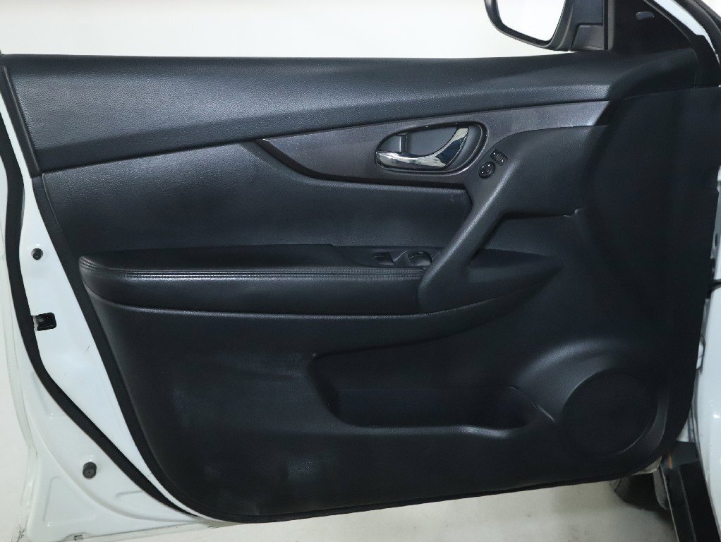 Used 2018 Nissan Rogue S AWD/4WD image 16