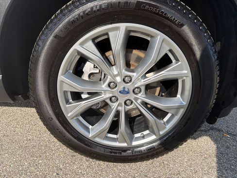 Used 2022 Ford Explorer Limited w/ Equipment Group 301A AWD/4WD image 12