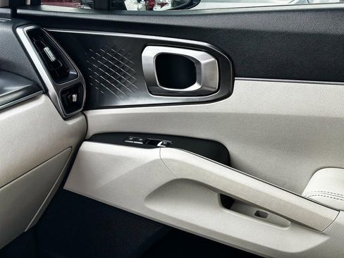 Used 2021 Kia Sorento S image 25