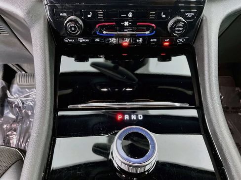 Used 2022 Jeep Grand Cherokee Altitude AWD/4WD image 23