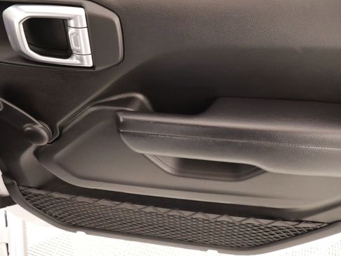 Used 2022 Jeep Wrangler Sport image 13