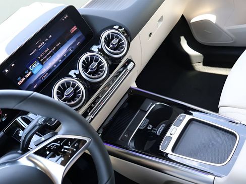 New 2026 Mercedes-Benz GLA 250 4MATIC image 19