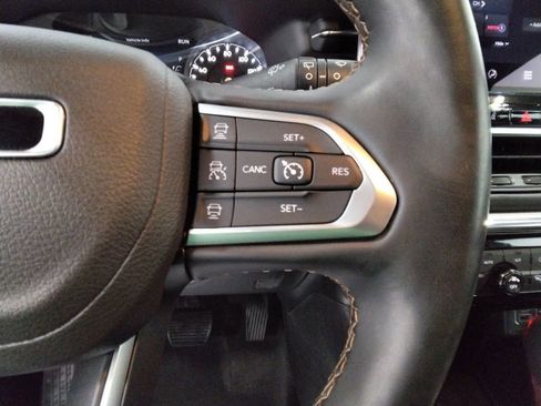 Used 2022 Jeep Compass Limited image 13