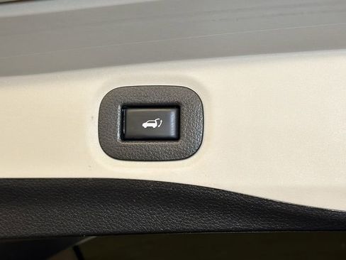 Used 2020 Nissan Rogue SV image 14