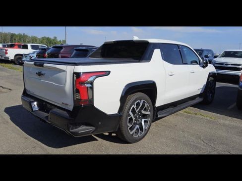 Used 2025 Chevrolet Silverado EV RST AWD/4WD image 2