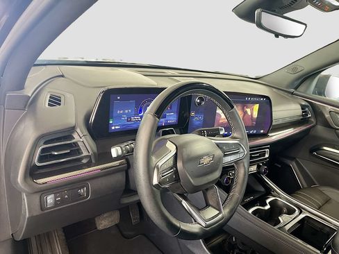 Used 2026 Chevrolet Traverse High Country FWD image 9
