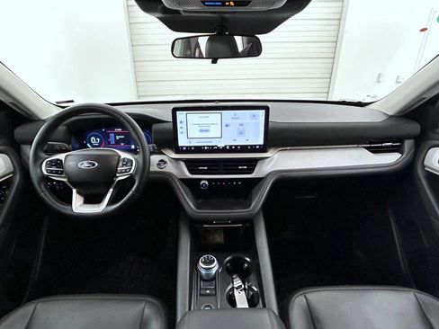 Used 2025 Ford Explorer Active w/ Active Comfort Package AWD/4WD image 13