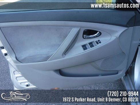 Used 2010 Toyota Camry LE image 30