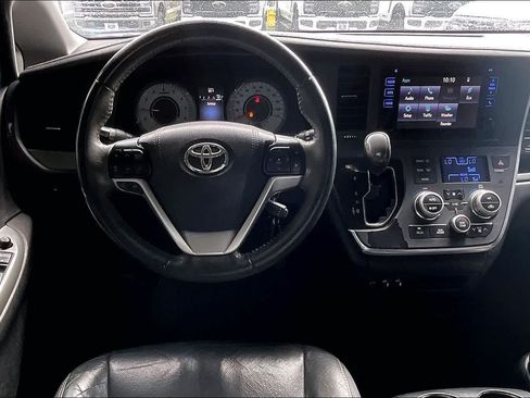 Used 2016 Toyota Sienna SE FWD image 14