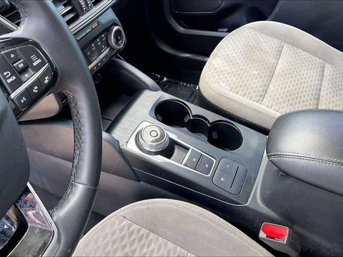 Used 2022 Ford Escape SE w/ SE Sport Appearance Package image 15