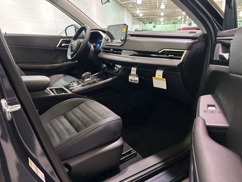 New 2025 Mitsubishi Outlander SE image 10