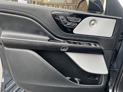 Used 2023 Lincoln Aviator Reserve w/ Equipment Group 201A image 8