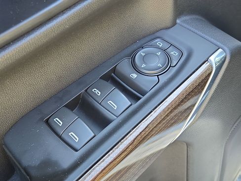 Used 2022 Chevrolet Silverado 1500 LT image 17