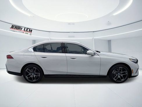 Used 2026 BMW 530i xDrive AWD/4WD image 2