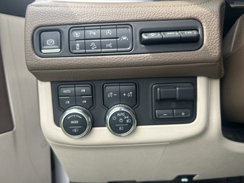 Used 2023 GMC Yukon Denali w/ Denali Reserve Package AWD/4WD image 28