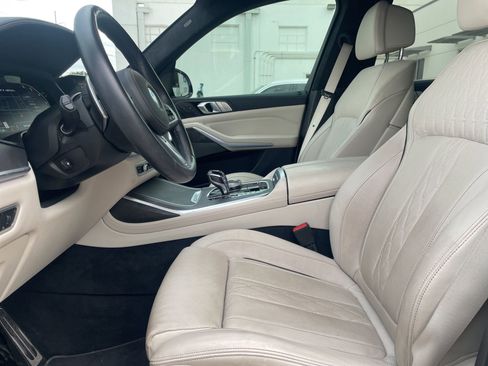 Certified 2022 BMW X7 M50i image 9