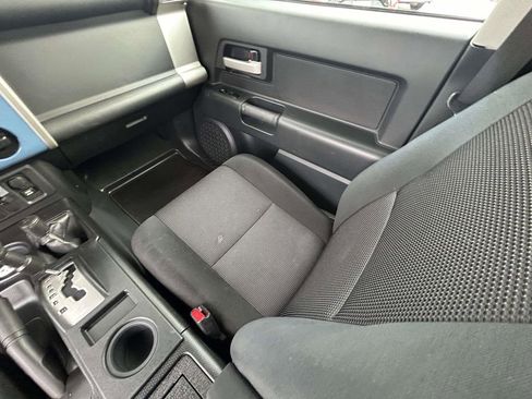 Used 2011 Toyota FJ Cruiser 4WD image 14