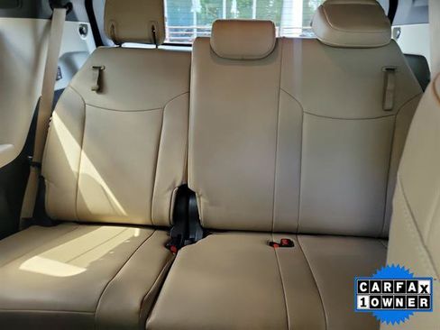 Used 2023 Toyota Sienna Limited FWD image 11