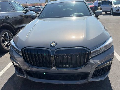 Used 2022 BMW 750i xDrive w/ Executive Package AWD/4WD image 2