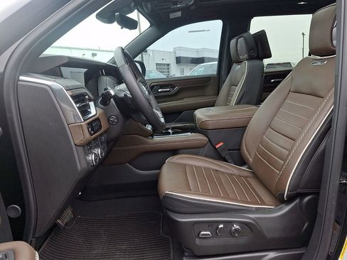 Certified 2025 GMC Yukon Denali Ultimate image 13