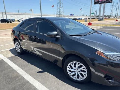 Used 2018 Toyota Corolla LE FWD image 3