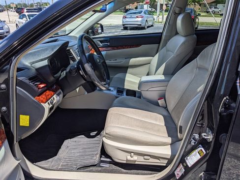 Used 2012 Subaru Outback 2.5i Limited w/ Moonroof Pkg AWD/4WD image 10