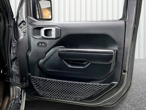 Used 2021 Jeep Wrangler Unlimited Rubicon w/ LED Lighting Group AWD/4WD image 28