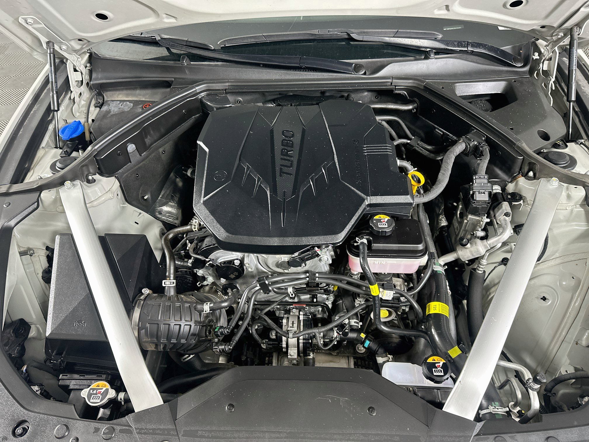 Used 2025 Genesis G70 2.5T RWD image 32