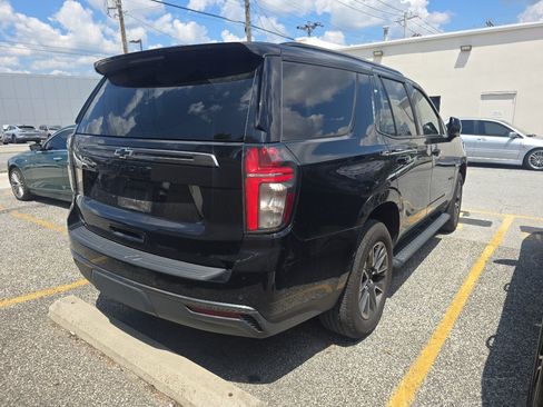 Used 2022 Chevrolet Tahoe Z71 w/ Luxury Package AWD/4WD image 4