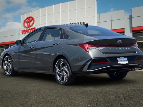 Used 2025 Hyundai Elantra SEL FWD image 5