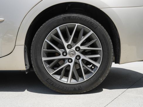Used 2018 Lexus ES 350 w/ Luxury Package w/Wood Trim FWD image 14