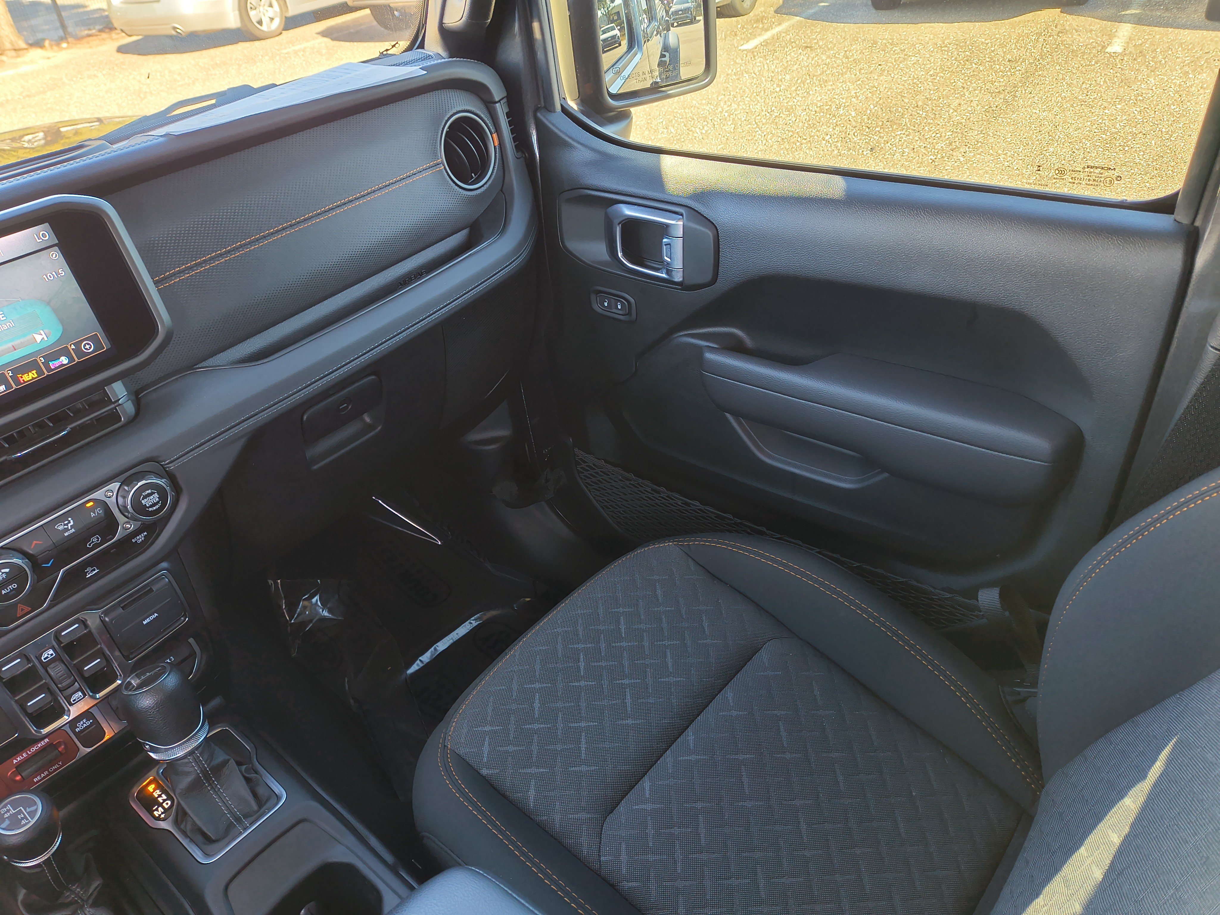 Used 2024 Jeep Gladiator Mojave AWD/4WD image 18