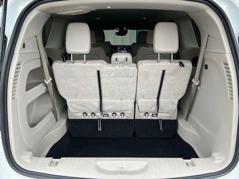 Used 2021 Chrysler Pacifica Touring-L image 24