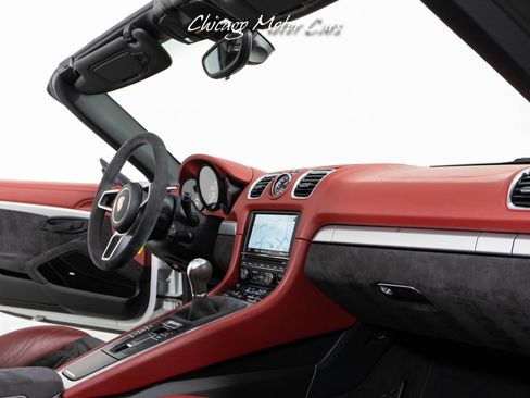 Used 2016 Porsche Boxster Spyder image 41