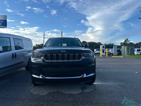 Used 2023 Jeep Grand Cherokee L Laredo RWD image 12
