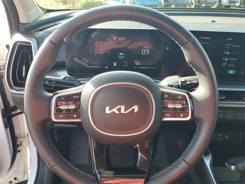 Used 2025 Kia Sorento S image 16