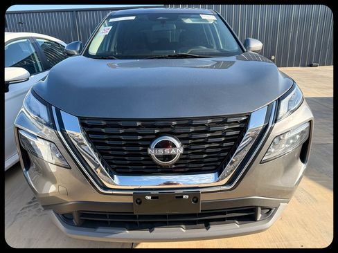 Used 2023 Nissan Rogue SV FWD image 2