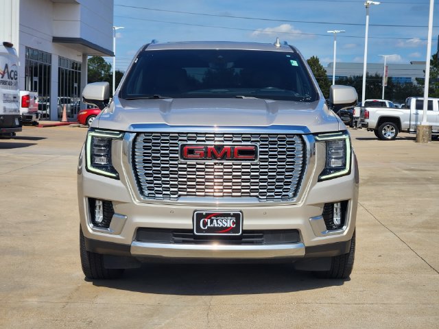 Used 2022 GMC Yukon Denali w/ Advanced Technology Package AWD/4WD image 2