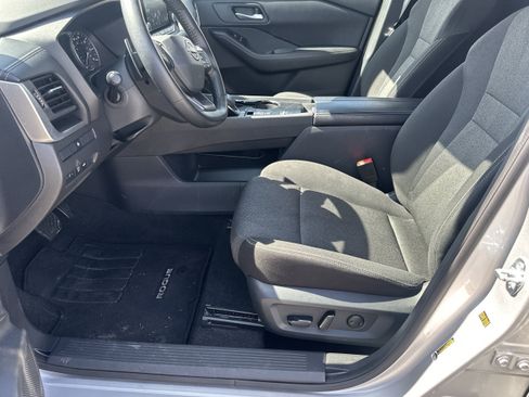 Used 2025 Nissan Rogue SV FWD image 9