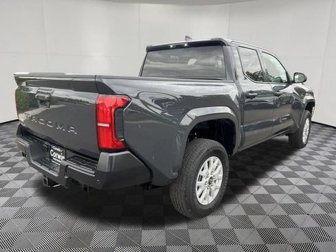 Used 2025 Toyota Tacoma SR w/ SR Upgrade Package AWD/4WD image 8