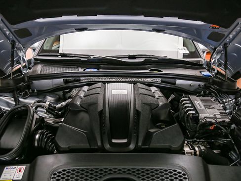 Certified 2023 Porsche Macan GTS AWD/4WD image 32