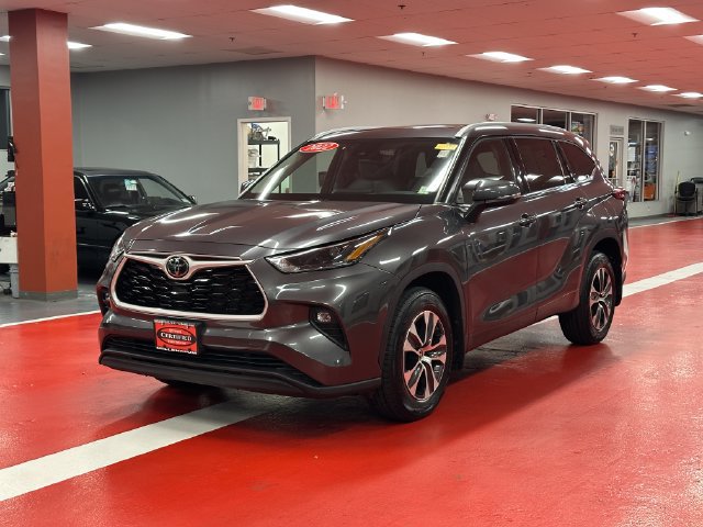 Used 2022 Toyota Highlander XLE AWD/4WD image 7