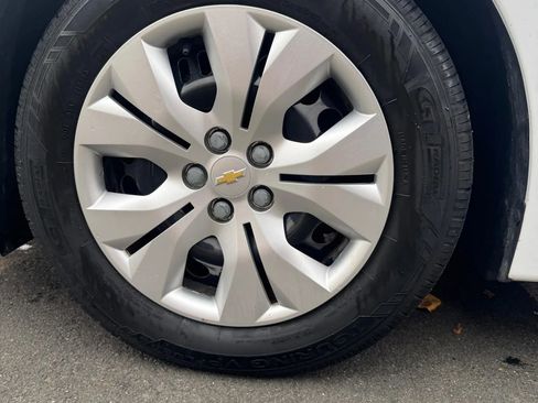 Used 2013 Chevrolet Cruze LS image 9