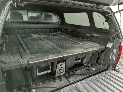 Used 2018 Toyota Tacoma TRD Off-Road w/ Technology Package AWD/4WD image 10