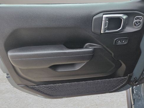 Used 2025 Jeep Wrangler Willys image 59