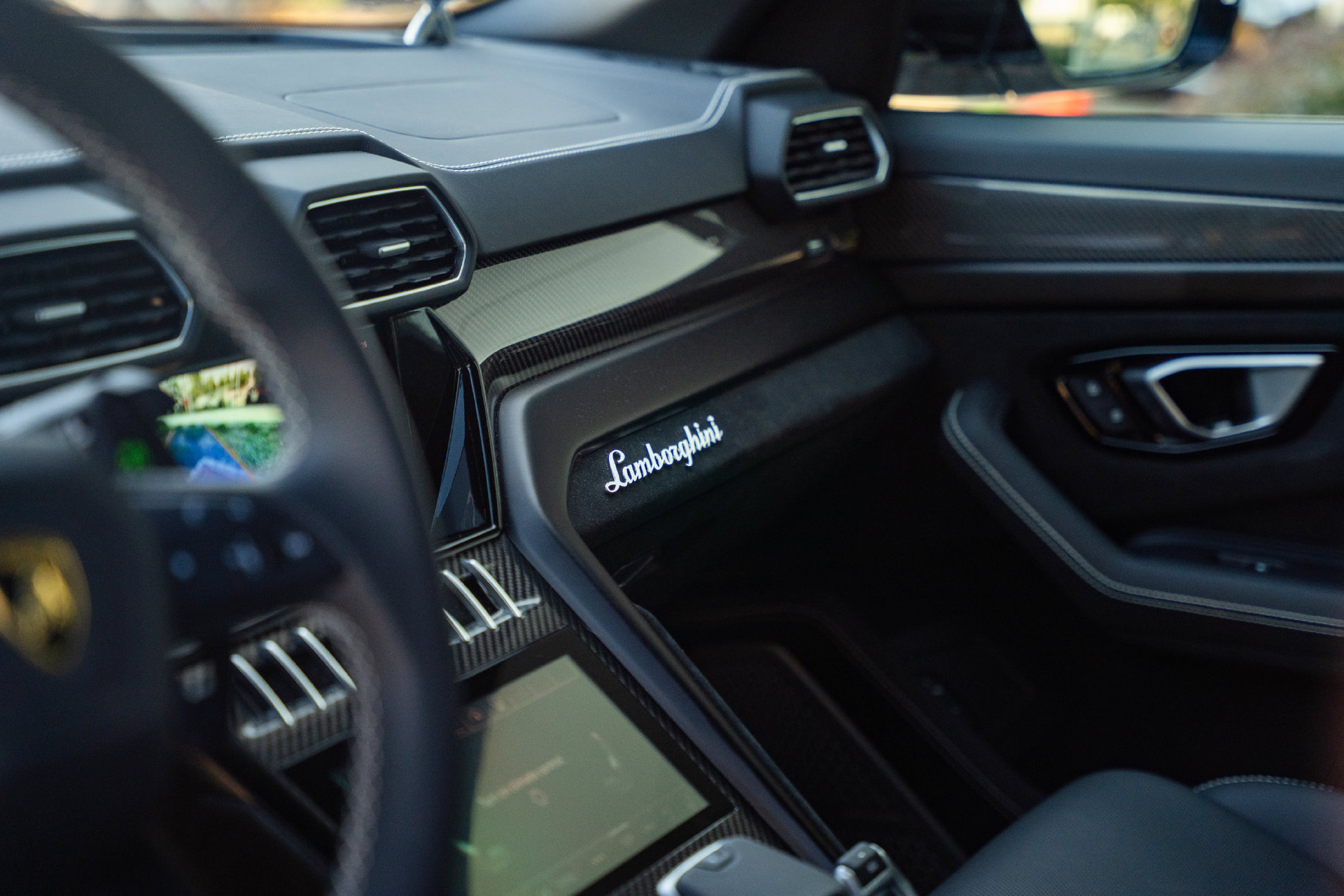 Used 2024 Lamborghini Urus Performante AWD/4WD image 24